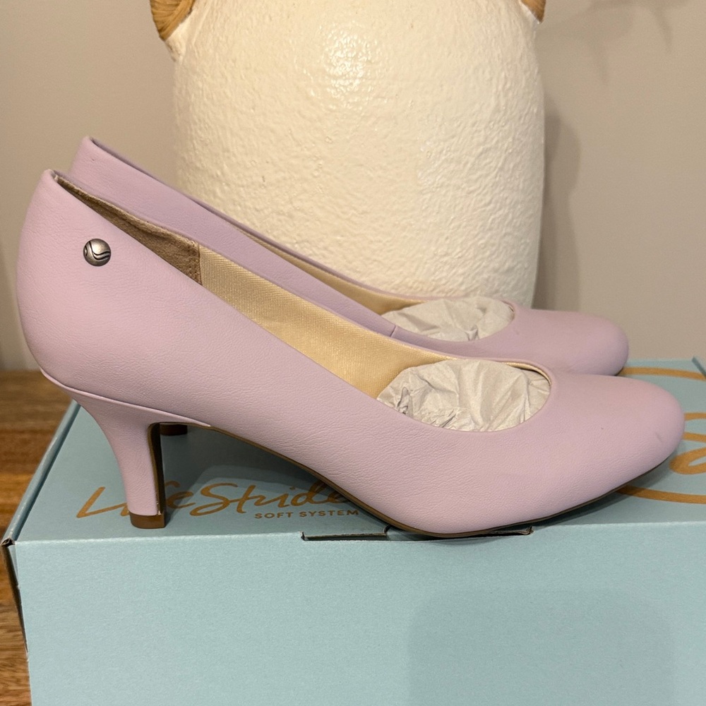NWT life Stride Lilac Pumps
